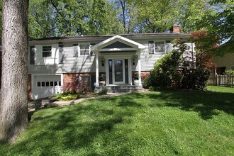8907 Mohawk Ln in Bethesda, MD - Building Photo - Building Photo