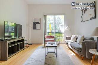 320 D St in Boston, MA - Building Photo - Building Photo