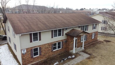 Spartan Drive Apartments in McFarland, WI - Foto de edificio - Building Photo