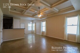 1125 Brown Rock Dr in New Braunfels, TX - Foto de edificio - Building Photo