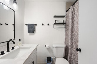 5233 N 23rd Ave, Unit SI ID1244339P in Phoenix, AZ - Foto de edificio - Building Photo