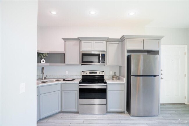 21 S Cynthia St in McAllen, TX - Building Photo - Building Photo