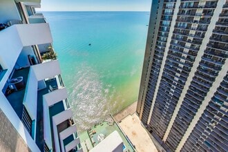 6033 N Sheridan Rd, Unit 8G in Chicago, IL - Building Photo - Building Photo