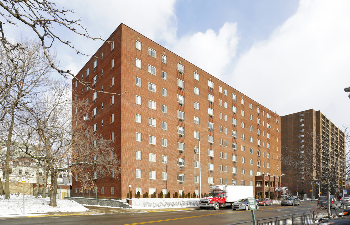 Carlyle Arms Apartments in Pittsburgh, PA - Building Photo