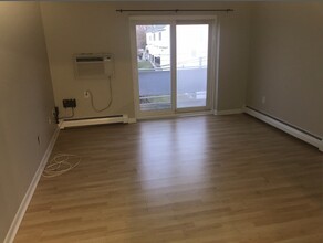 271 Albion St, Unit #11 in Wakefield, MA - Foto de edificio - Building Photo