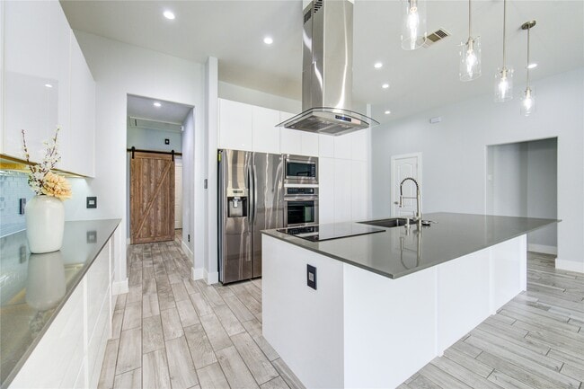 8415 Doral Chase Ln