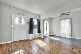 155 N 11th E St in Mountain Home, ID - Building Photo - Building Photo