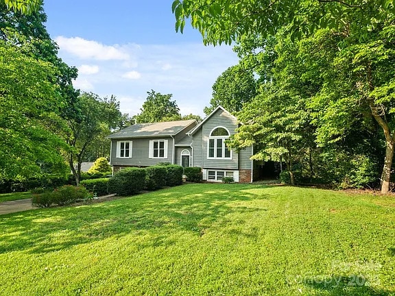 3124 5th Street Pl NE in Hickory, NC - Building Photo - Building Photo