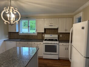 84 New Rd in Avon, CT - Building Photo - Building Photo