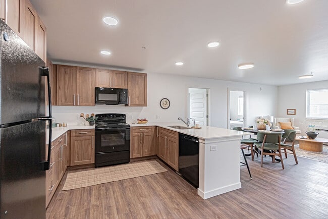 Black Feather Apartments in Idaho Falls, ID - Foto de edificio - Building Photo