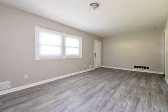 955 King James Dr in Morrow, GA - Building Photo - Building Photo