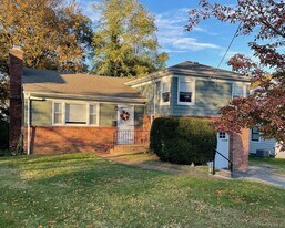 33 Chestnut St in Huntington, NY - Building Photo