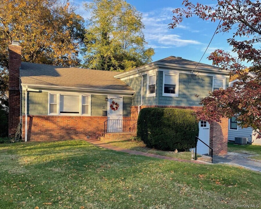 33 Chestnut St in Huntington, NY - Building Photo