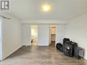 98 Hibiscus Ln in Hamilton, ON - Building Photo - Building Photo