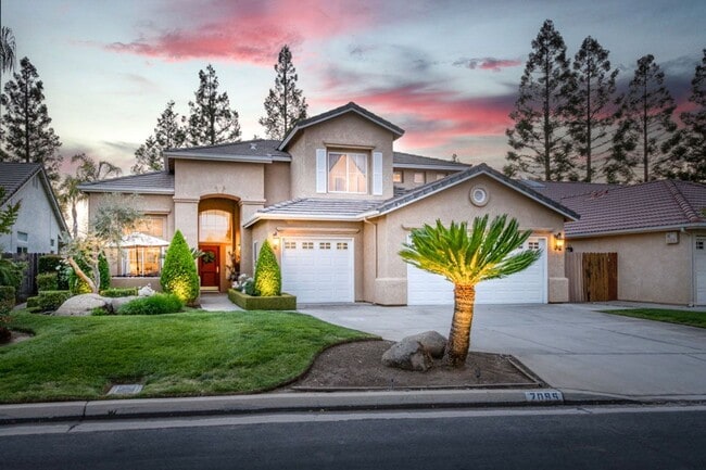 property at 7095 N Warren Ave