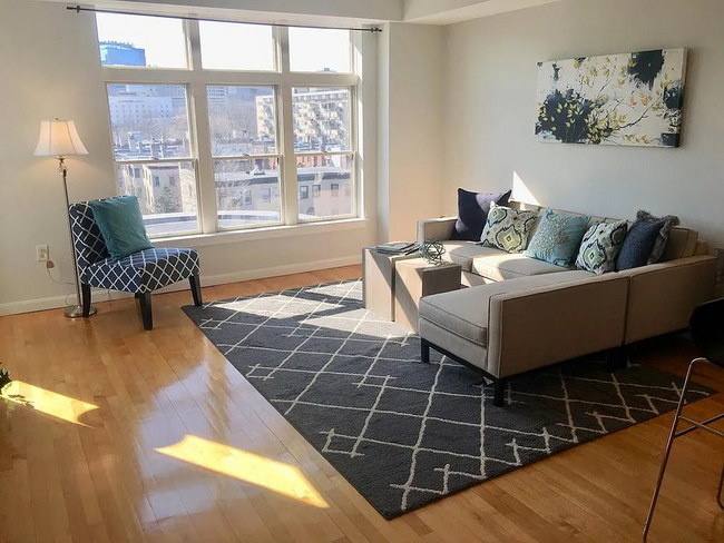 910 Beacon St, Unit 2