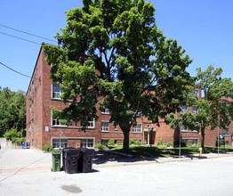 Woodmont Apartments in Toronto, ON - Building Photo - Building Photo