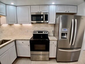 4164 Inverrary Dr in Lauderhill, FL - Foto de edificio - Building Photo