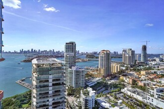 300 South Pointe Dr in Miami Beach, FL - Building Photo - Building Photo