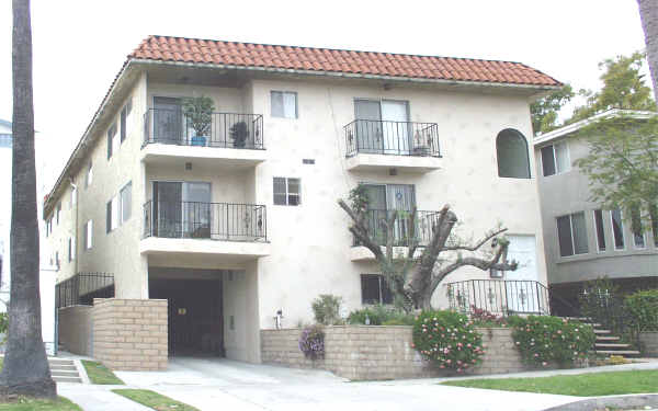 823 S Walker Ave in San Pedro, CA - Building Photo