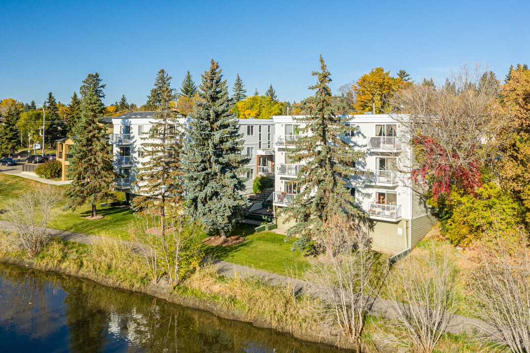 24 Mission Ave in St. Albert, AB - Building Photo