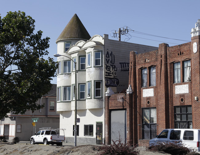 2505 San Pablo Ave in Oakland, CA - Foto de edificio - Building Photo
