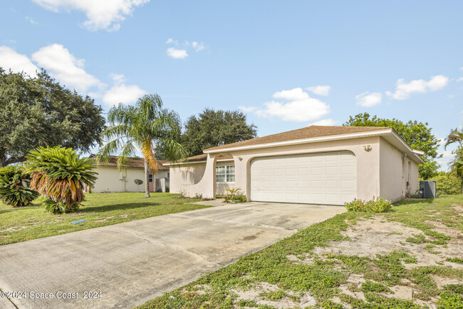 2150 Porpoise St in Merritt Island, FL - Foto de edificio - Building Photo