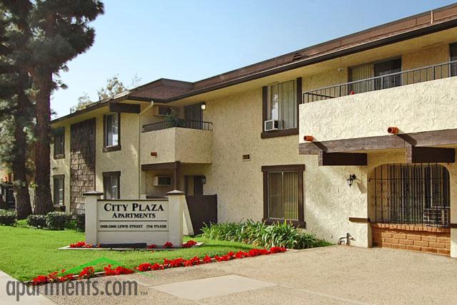 City Plaza in Garden Grove, CA - Foto de edificio