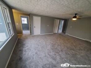 111 Douglas Ave W in Hector, MN - Foto de edificio - Building Photo