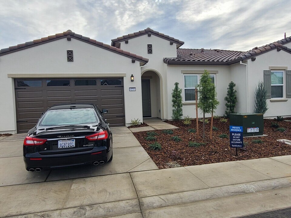 4235 Eagle Vw Wy in Folsom, CA - Building Photo