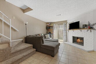 621 Carriagehouse Ln, Unit 2 in Garland, TX - Building Photo - Building Photo