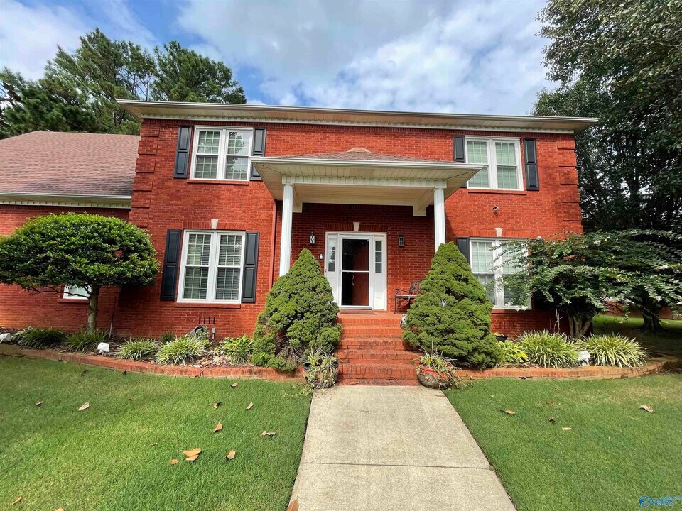 100 Thomas Woods Ct in Huntsville, AL - Building Photo