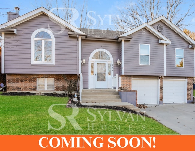 property at 910 SW Foxtail Dr