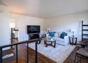 3735 San Remo Dr in Santa Barbara, CA - Foto de edificio - Building Photo