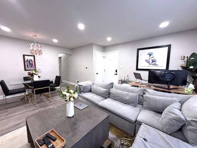 property at 2242 N Lavergne Ave