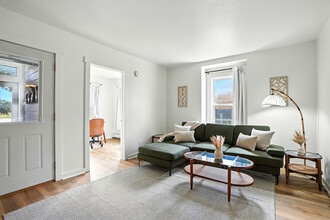 1208 Ellis Blvd NW in Cedar Rapids, IA - Building Photo - Building Photo