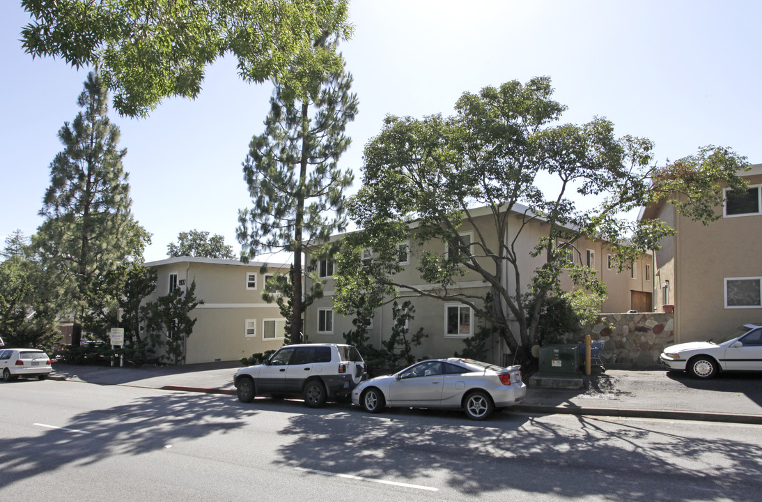 Woodside West Apartments in Redwood City, CA - Foto de edificio