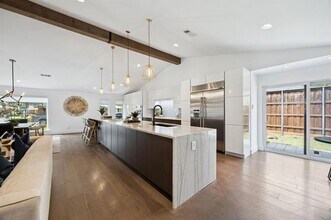 4925 Sugar Mill Rd in Dallas, TX - Building Photo - Building Photo