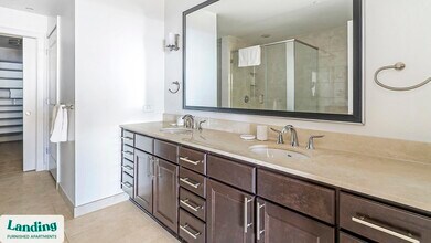 777 Preston St, Unit 39L in Houston, TX - Building Photo - Building Photo