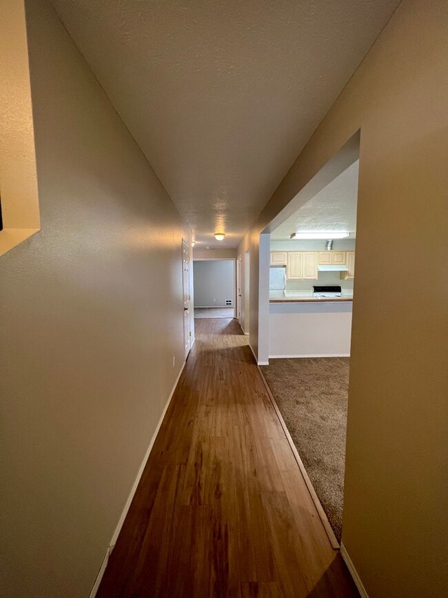 1008-1010 E Ermina Ave in Spokane, WA - Building Photo - Building Photo