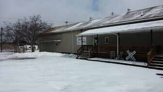 2 E Main St in Bloomfield, NY - Building Photo