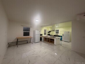 79 Monhagen Ave in Middletown, NY - Foto de edificio - Building Photo