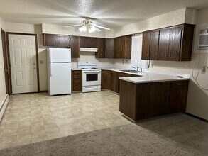 331 9th Ave E in Dickinson, ND - Building Photo - Building Photo