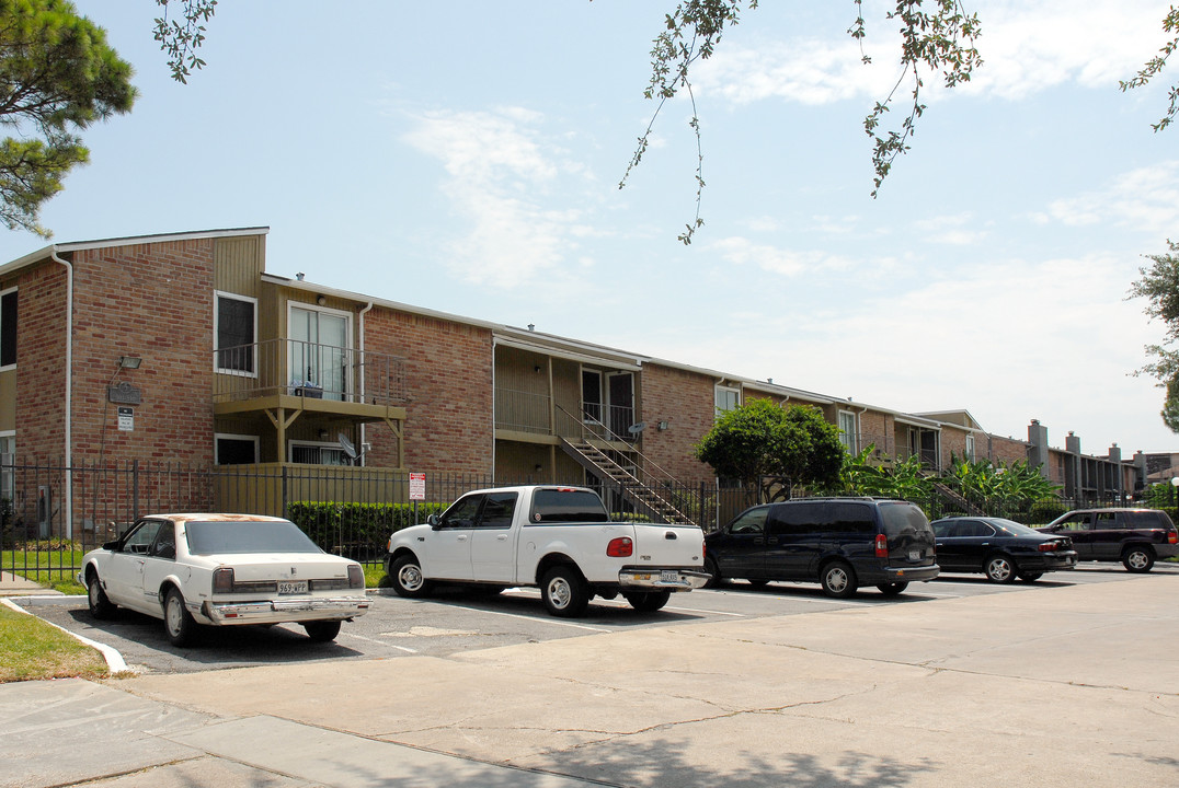 Mar Del Sol in Houston, TX - Building Photo