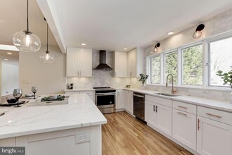 8524 Thornden Terrace in Bethesda, MD - Building Photo - Building Photo