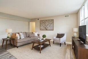 Forest Ridge Apartments in Parma, OH - Building Photo