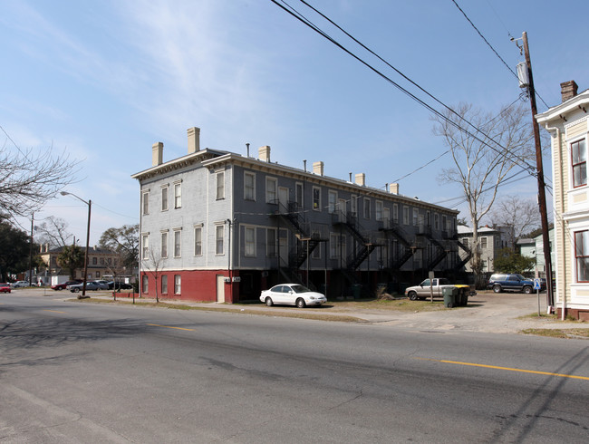 402-410 W Park Ave in Savannah, GA - Building Photo - Building Photo