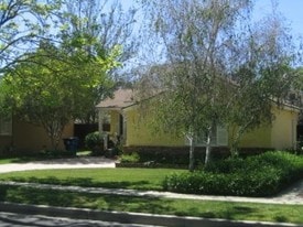6943 Balcom Ave in Los Angeles, CA - Building Photo