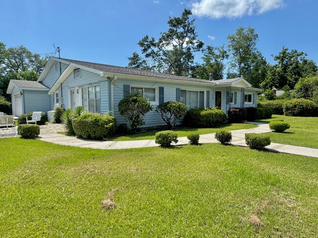 property at 1407 S Jefferson St