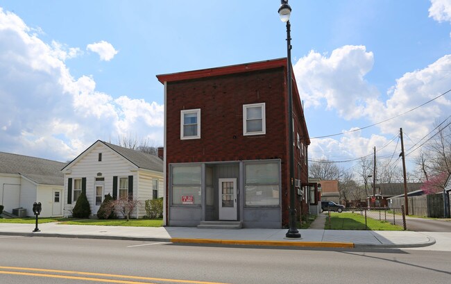 320 Main St in Brookville, IN - Foto de edificio - Building Photo